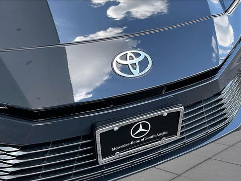 Used 2026 Toyota Camry XLE FWD image 30