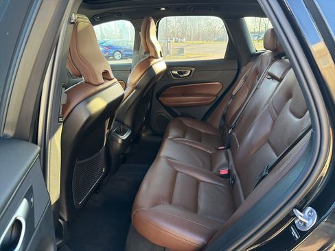 Certified 2025 Volvo XC60 B5 Plus image 5