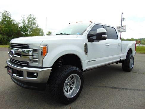 Used 2019 Ford F250 Lariat w/ Lariat Ultimate Package AWD/4WD image 28