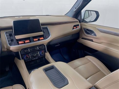 Used 2021 Chevrolet Suburban Premier w/ Premium Package image 26