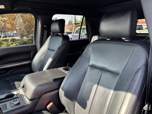Used 2018 Ford Expedition XLT w/ Equipment Group 202A image 11