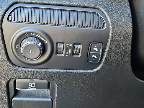 Used 2024 Jeep Wagoneer L Series III w/ Flexible Seating Group AWD/4WD image 28