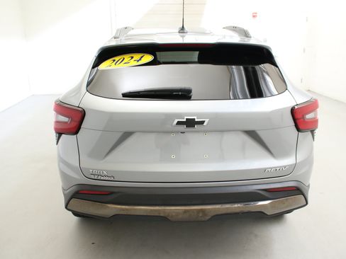 Used 2024 Chevrolet Trax ACTIV w/ Sunroof Package FWD image 8
