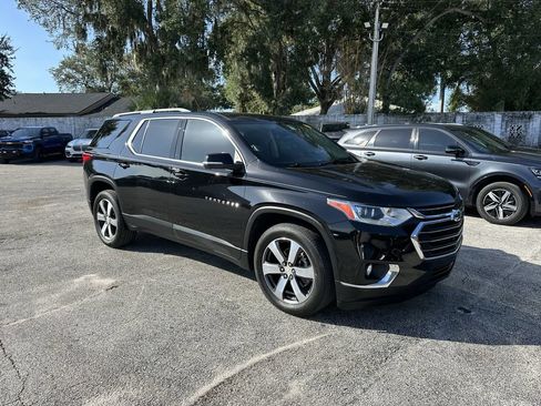 Used 2021 Chevrolet Traverse LT w/ LT Premium Package FWD image 1
