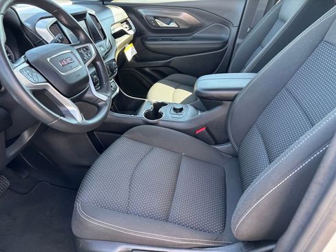 Used 2024 GMC Terrain SLE image 8