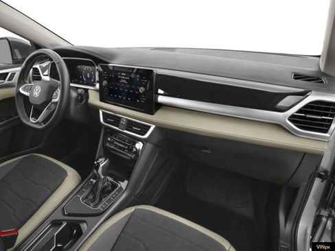 New 2026 Volkswagen Taos SE image 6