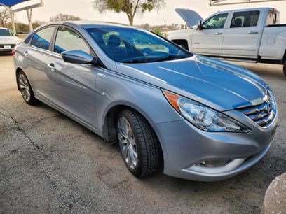 Used 2012 Hyundai Sonata SE w/ Navigation & Sunroof Pkg