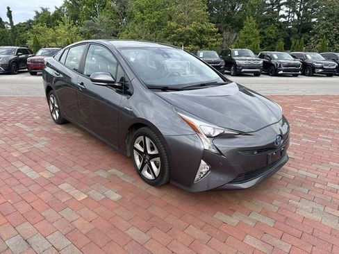 Used 2017 Toyota Prius Four FWD image 19