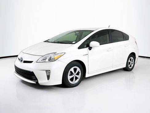 Used 2014 Toyota Prius Three w/ Preferred Accessory Package FWD image 3