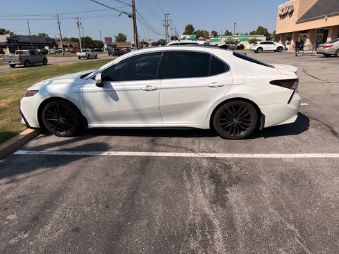 Used 2021 Toyota Camry XSE FWD image 3