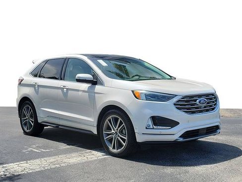 Used 2019 Ford Edge Titanium w/ Equipment Group 301A FWD image 2