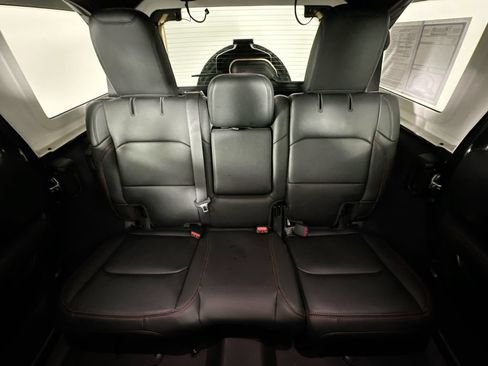 Used 2025 Jeep Wrangler Unlimited Rubicon AWD/4WD image 13