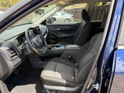 Used 2025 Nissan Rogue SV image 29