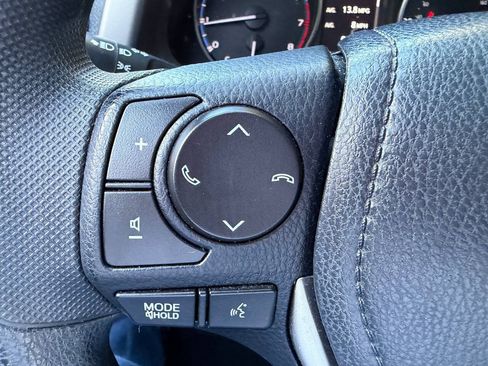 Used 2018 Toyota RAV4 LE w/ All Weather Liner Package FWD image 28