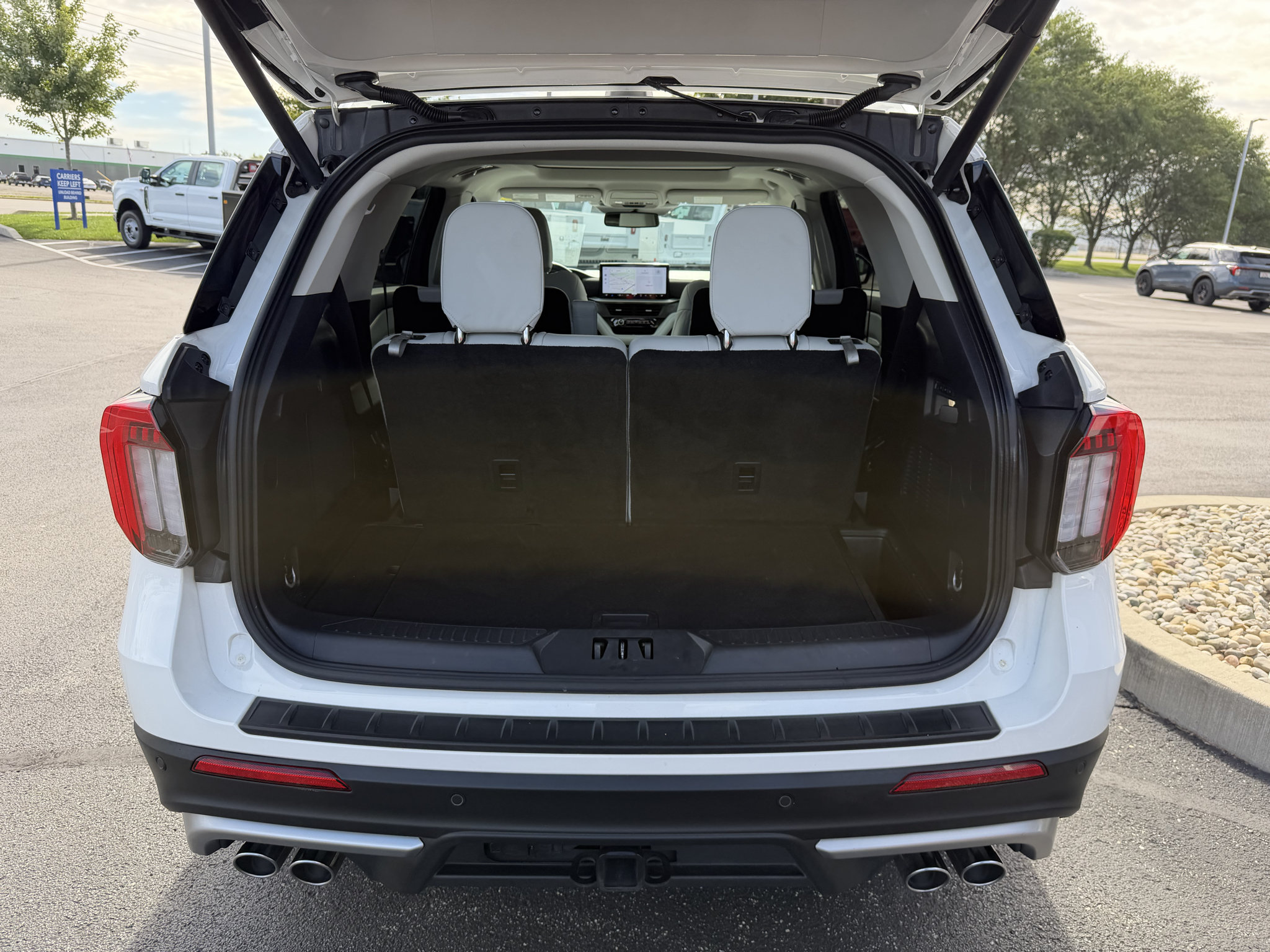 Used 2025 Ford Explorer Platinum w/ Ultimate Package AWD/4WD image 23