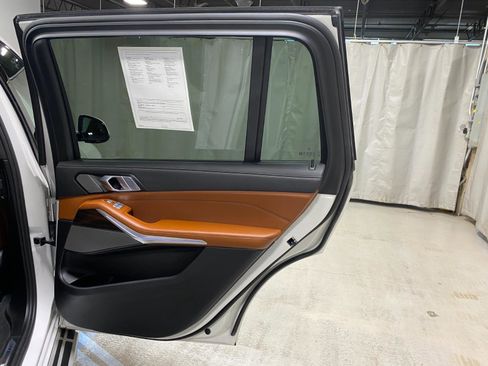 Used 2025 BMW X7 xDrive40i w/ M Sport Package image 24