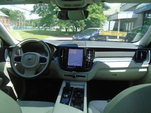 Used 2023 Volvo XC60 B5 Core AWD/4WD image 12