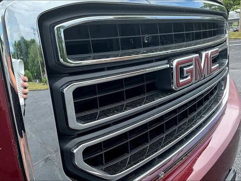 Used 2018 GMC Yukon SLT w/ Open Road Package AWD/4WD image 32
