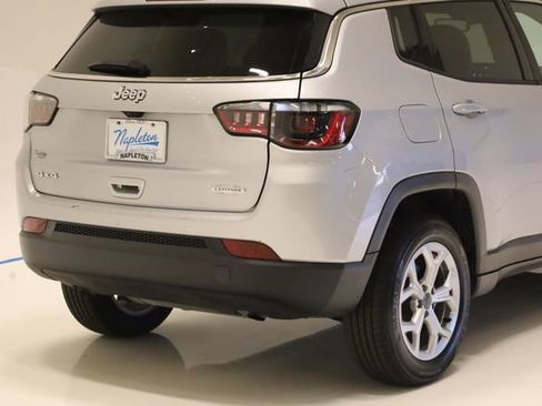Used 2025 Jeep Compass Latitude AWD/4WD image 8