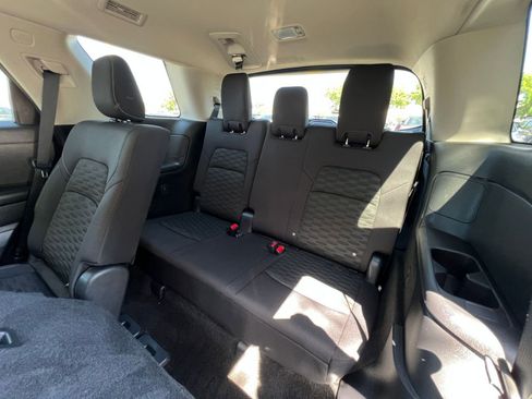 Used 2025 Nissan Pathfinder SV image 30