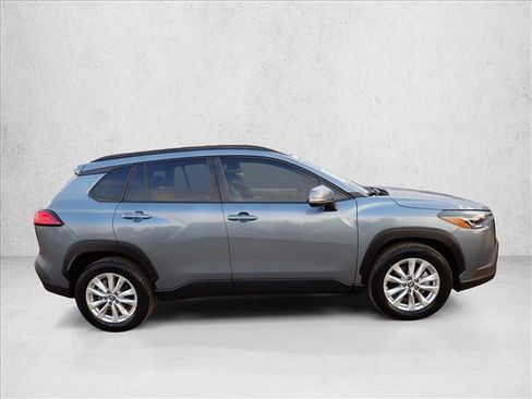Used 2023 Toyota Corolla Cross LE w/ Moonroof Package FWD image 5