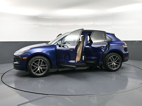 Certified 2025 Porsche Macan AWD/4WD image 35