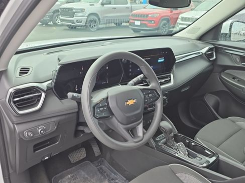 Used 2025 Chevrolet TrailBlazer LT w/ Driver Confidence Package AWD/4WD image 11