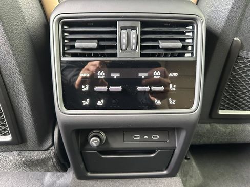 Used 2026 Porsche Cayenne E-Hybrid Coupe AWD/4WD image 43