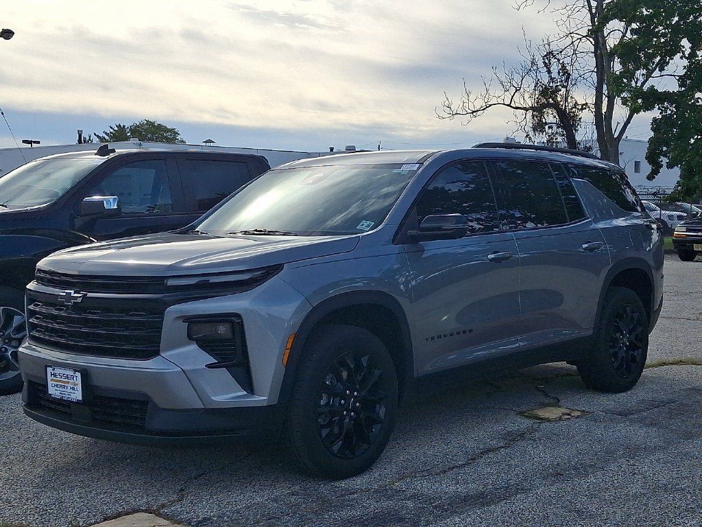 Certified 2024 Chevrolet Traverse LT w/ Midnight/Sport Edition FWD image 4