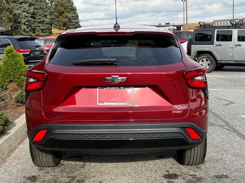 Used 2024 Chevrolet Trax RS w/ Driver Confidence Package FWD image 33