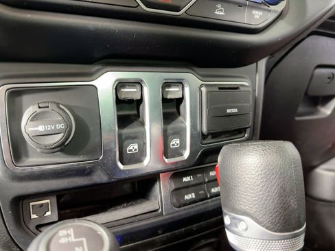 Used 2021 Jeep Wrangler Sport S image 18