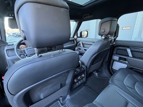 Certified 2024 Land Rover Defender 130 X-Dynamic SE image 30