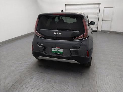 Used 2025 Kia Soul LX w/ LX Technology Package FWD image 7
