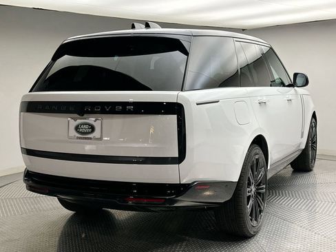 Used 2025 Land Rover Range Rover SE image 2