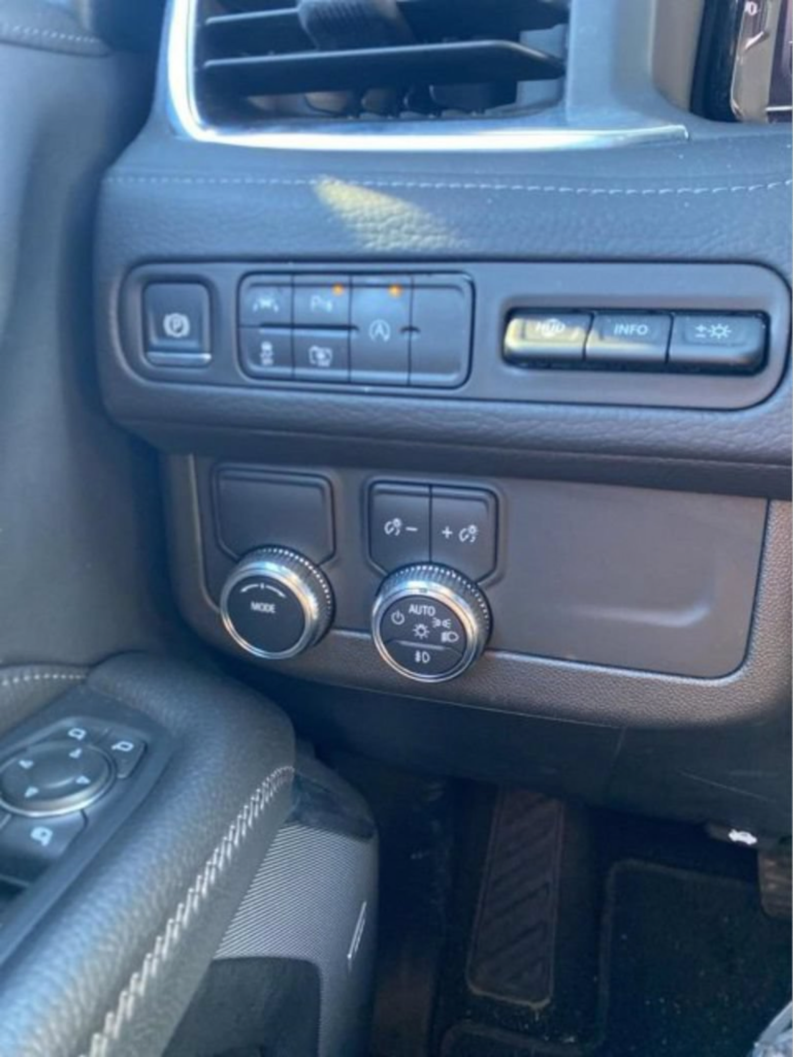 Used 2024 GMC Yukon XL Denali RWD image 17