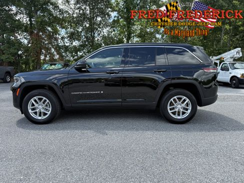 Used 2025 Jeep Grand Cherokee Laredo X AWD/4WD image 4