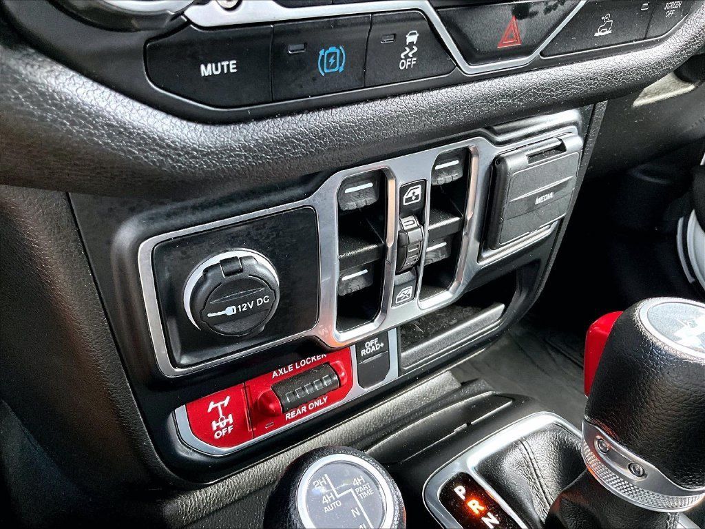 Used 2024 Jeep Wrangler Unlimited AWD/4WD image 25