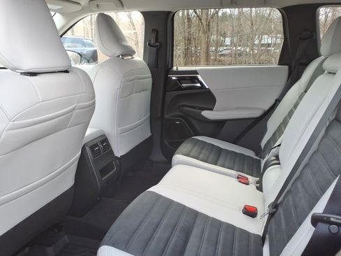 New 2026 Mitsubishi Outlander SE AWD/4WD image 7