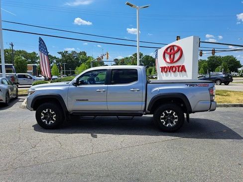 Used 2021 Toyota Tacoma TRD Off-Road w/ Technology Package AWD/4WD image 12