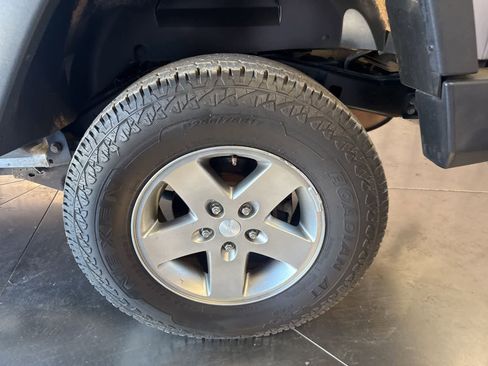 Used 2013 Jeep Wrangler Unlimited Sport w/ Connectivity Group image 9