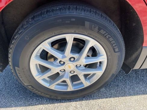 Used 2024 Chevrolet Equinox LT w/ LPO, Floor Liner Package FWD image 10
