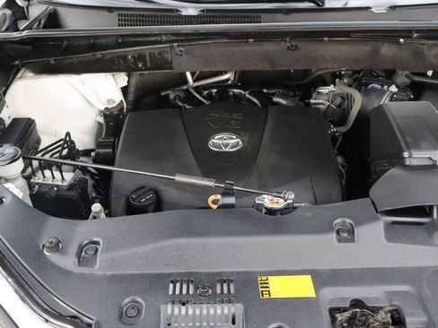 Used 2019 Toyota Highlander XLE AWD/4WD image 42