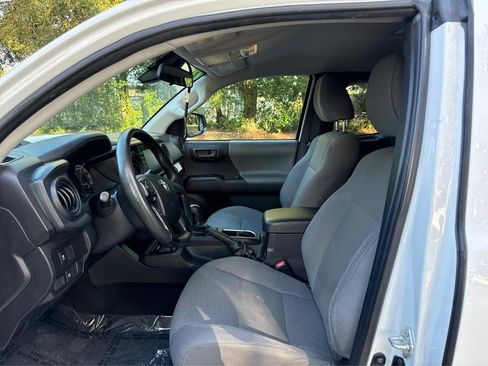 Used 2022 Toyota Tacoma SR RWD image 9