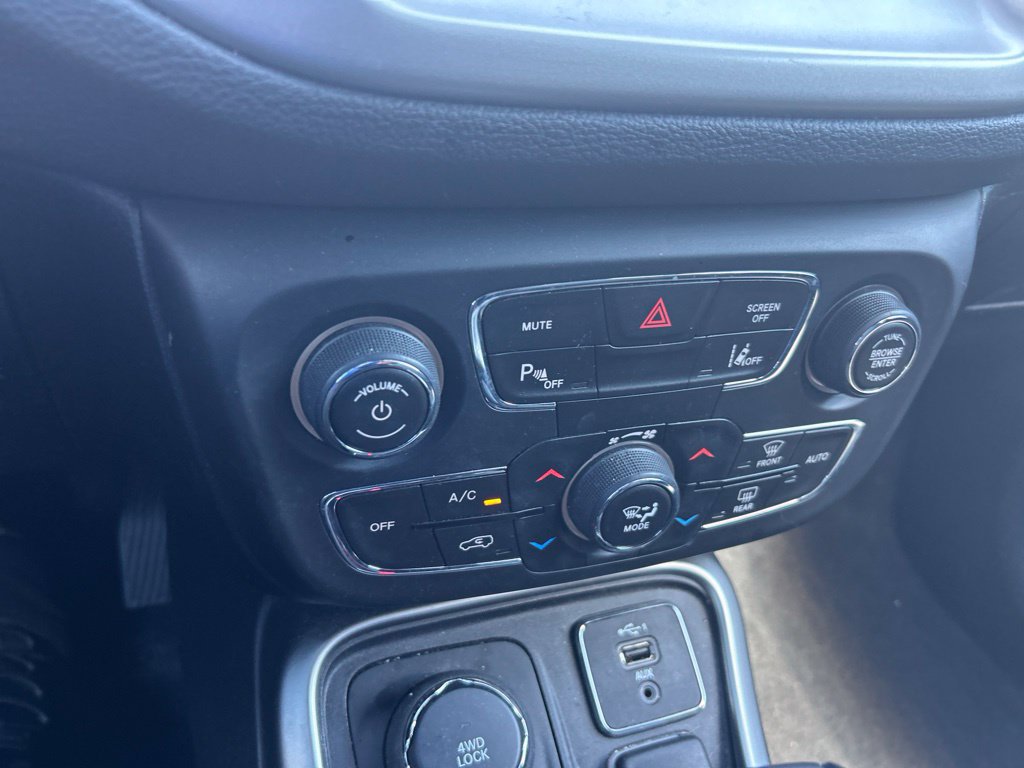 Used 2021 Jeep Compass Latitude w/ Sun and Sound Group AWD/4WD image 7
