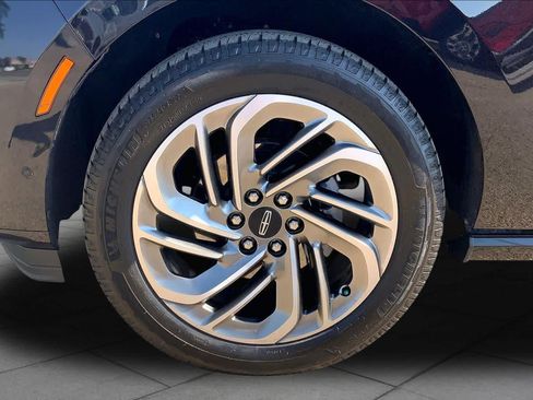 Certified 2025 Lincoln Navigator Reserve AWD/4WD image 11