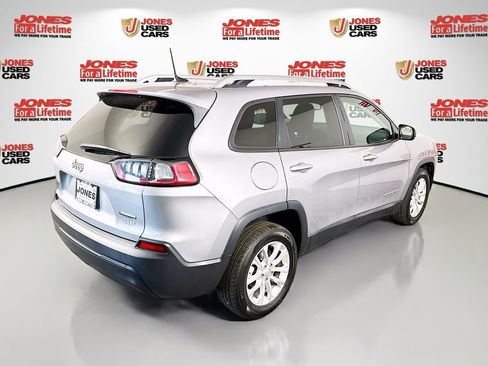 Used 2021 Jeep Cherokee Latitude FWD image 15