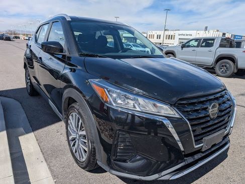 Used 2021 Nissan Kicks SV FWD image 3
