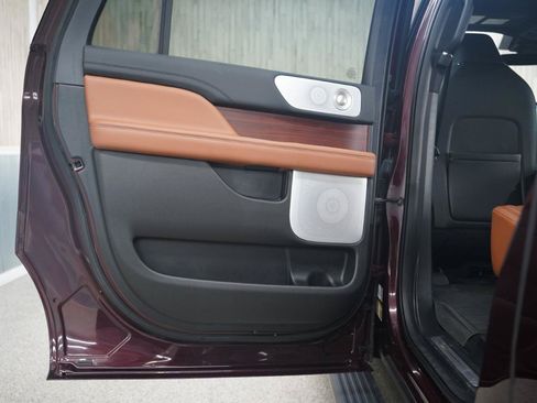 Used 2021 Lincoln Navigator L Reserve w/ Luxury Package AWD/4WD image 36