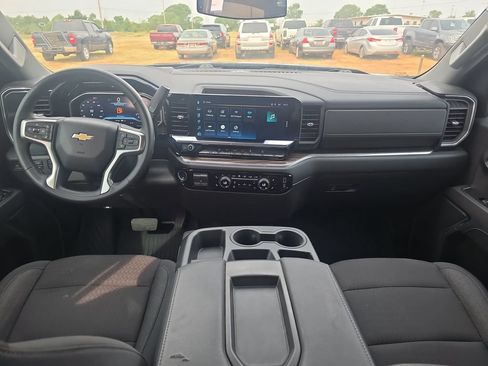 Used 2024 Chevrolet Silverado 1500 LT AWD/4WD image 9