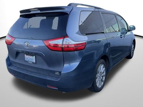 Used 2016 Toyota Sienna LE image 1